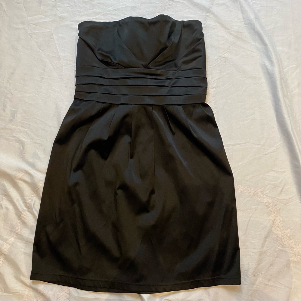 Apartment Medium Black Strapless Cocktail Dress